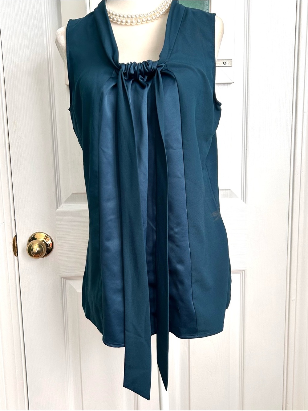 Ann Taylor Teal Bow-Front Sleeveless Satin Blouse size Small